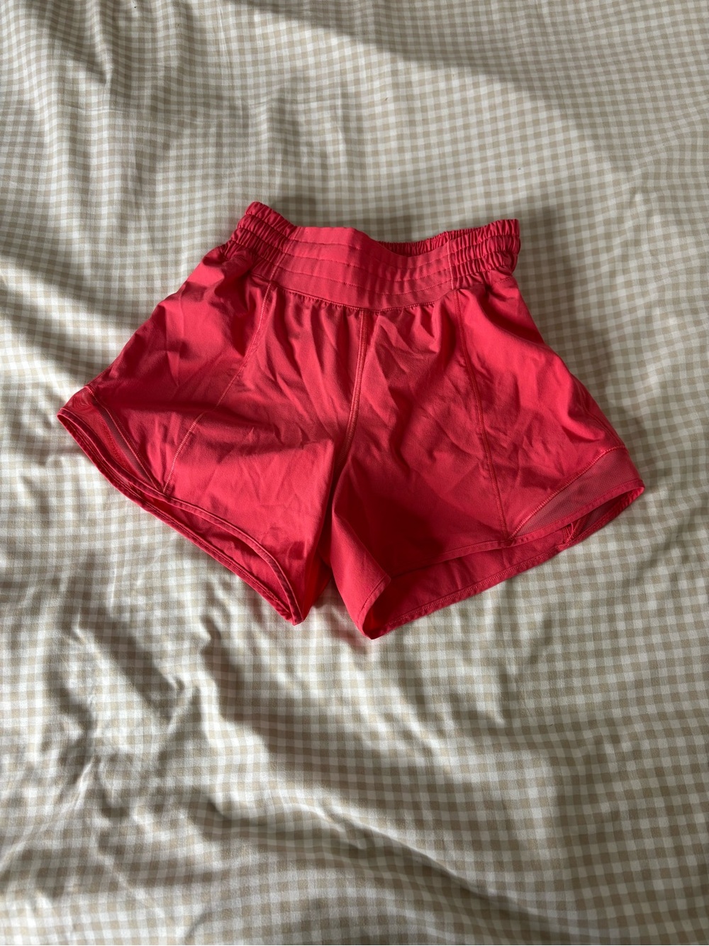 Lululemon Hotty Hot High-Rise Short HR 2.5" Lip Gloss